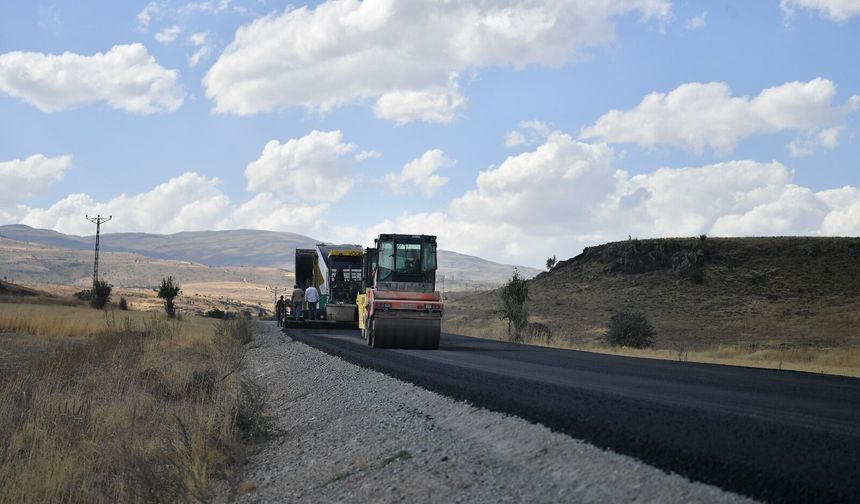 Büyükşehir’den 15 Kilometrelik Yol Genişletme ve Sıcak Asfalt Çalışması