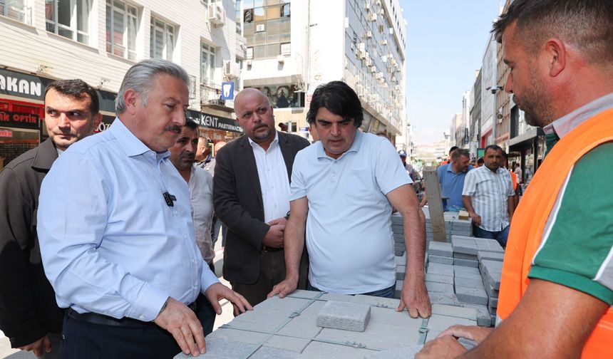 Melikgazi Belediyesi Şehrin Merkezine Estetik Katmaya Devam Ediyor