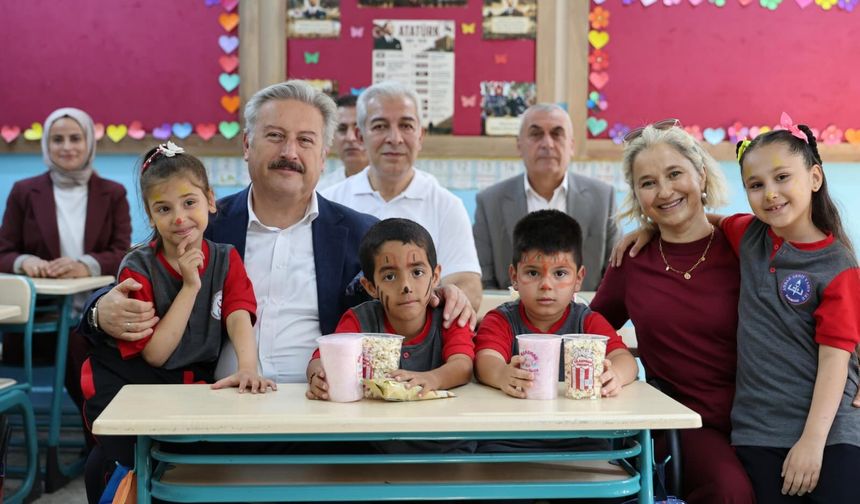 Başkan Palancıoğlu Öğrencilerin Okul Heyecanını Paylaştı