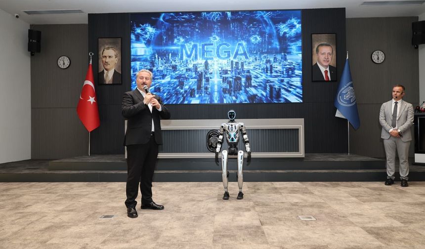 Belediyecilikte Çığır Açan Hamle: İnsansı Robot Mega Basına Tanıtıldı