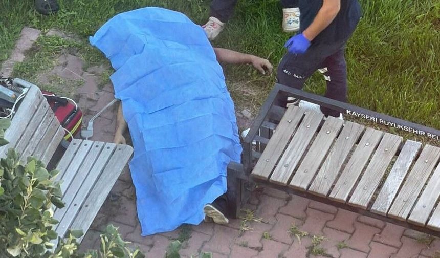 Erkek Şahıs Parkta Ölü Bulundu