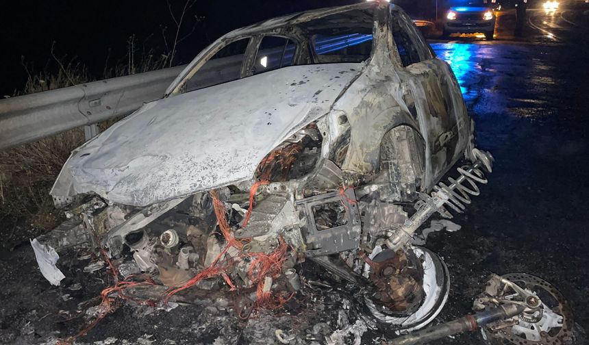 Motosiklet ve Otomobil Yandı, 2 Yaralı