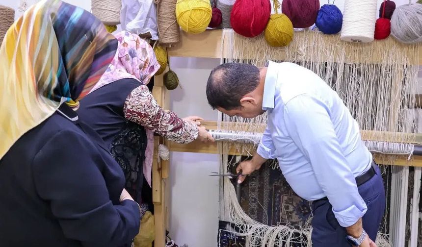 Yahyalı Kaymakamı Gültekin’den Halı Dokuma Kursuna Ziyaret