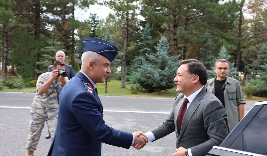 Vali Çiçek’ten Komutanlara Ziyaret