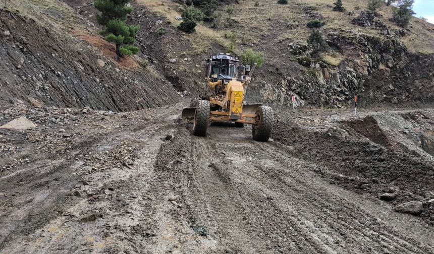 Kayseri Büyükşehir’den Yahyalı-Kapuzbaşı Yolunda Hızlı Müdahale