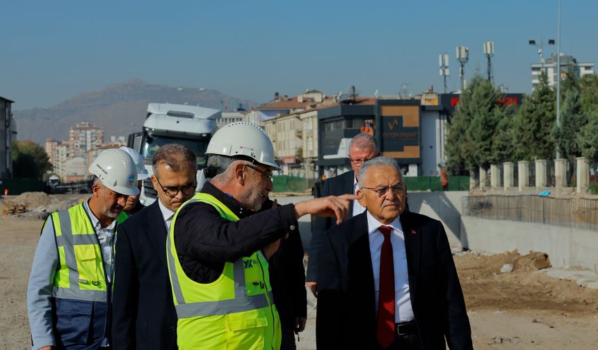Başkan Büyükkılıç, Kartal Katlı Kavşağı’ndaki Çalışmaları İnceledi