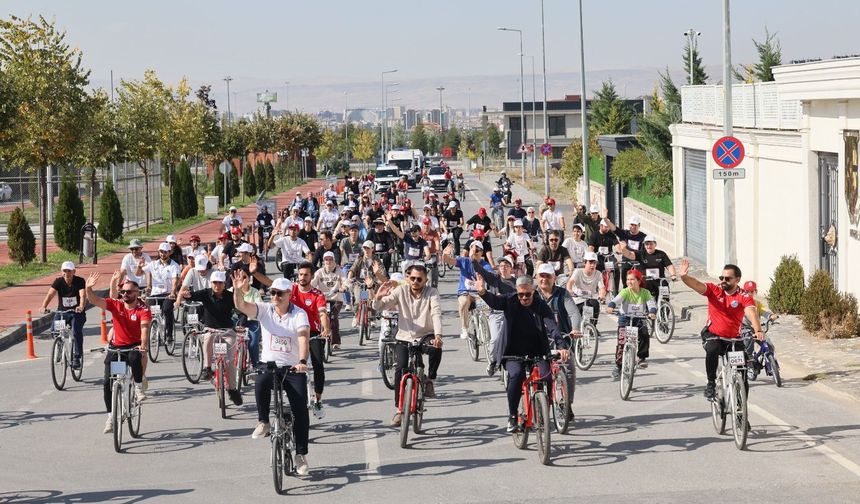 Kayseri’de Doktorlardan Sağlıklı Yaşam İçin Bisiklet Turu