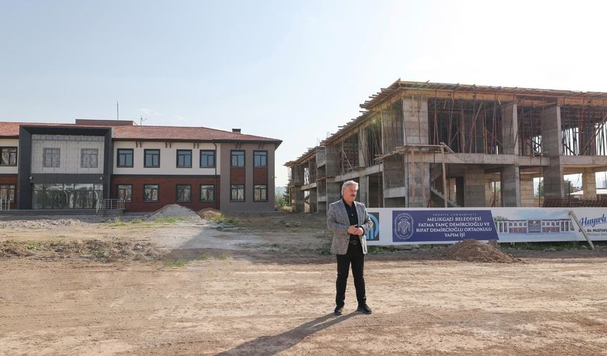 Yıldırım Beyazıt Mahallesi'nin İki Okulu Da Hızla Tamamlanıyor