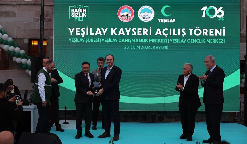 Vali Gökmen Çiçek’e Yeşilay’dan Üstün Hizmet Madalyası