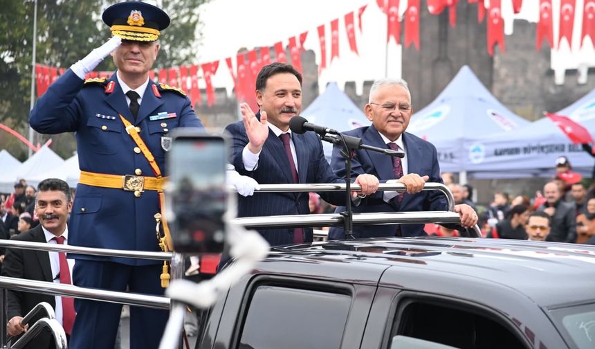 Başkan Büyükkılıç, Cumhuriyetin 103’üncü Yıl Coşkusunu Kayserililerle Paylaştı